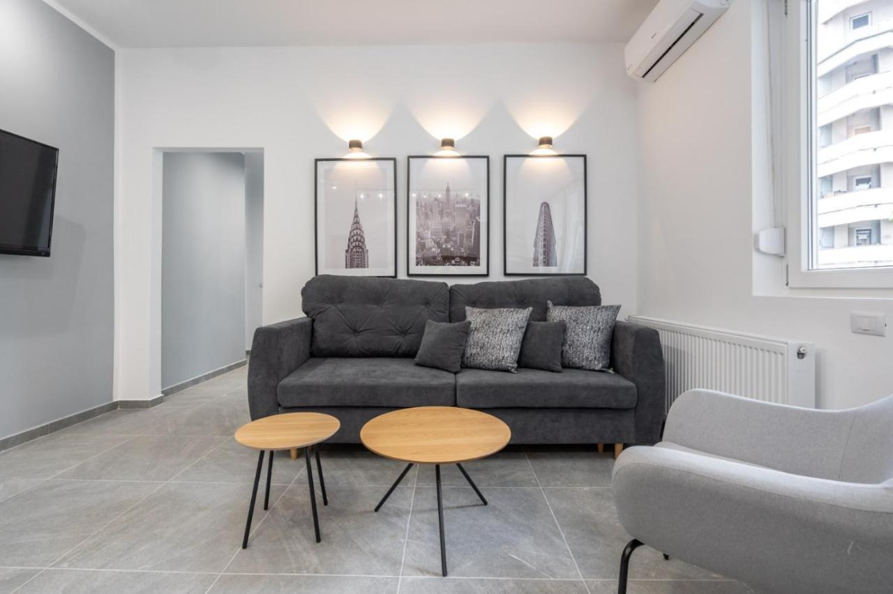 Relax Apartament In Piata Universitatii Bukarest Exteriör bild
