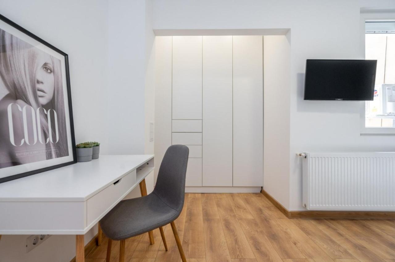 Relax Apartament In Piata Universitatii Bukarest Exteriör bild